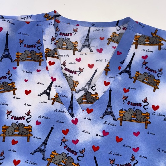 Unbranded Tops - Blue‎ Paris Eiffel Tower Dog Print V-Neck Scrub Top Women Small Je T'adore